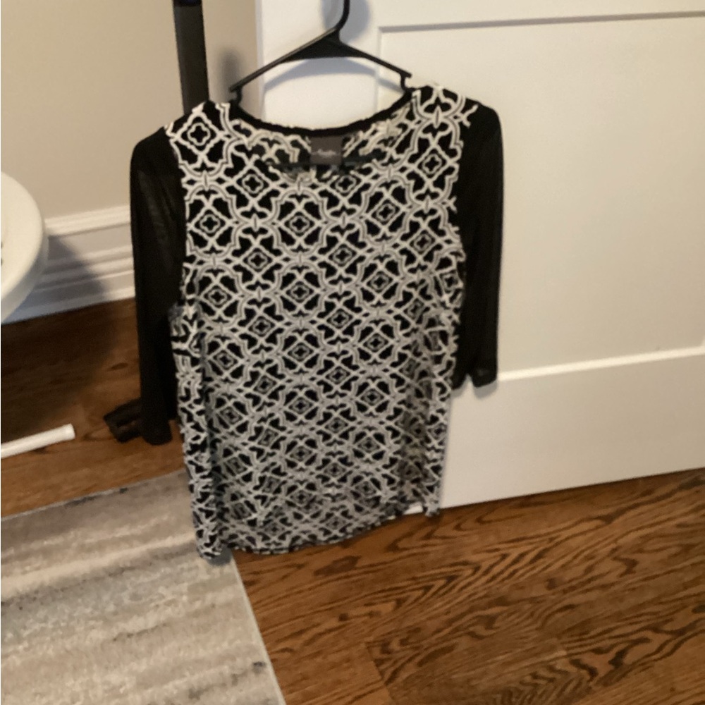 Chic Black and White Patterned Women's Blouse